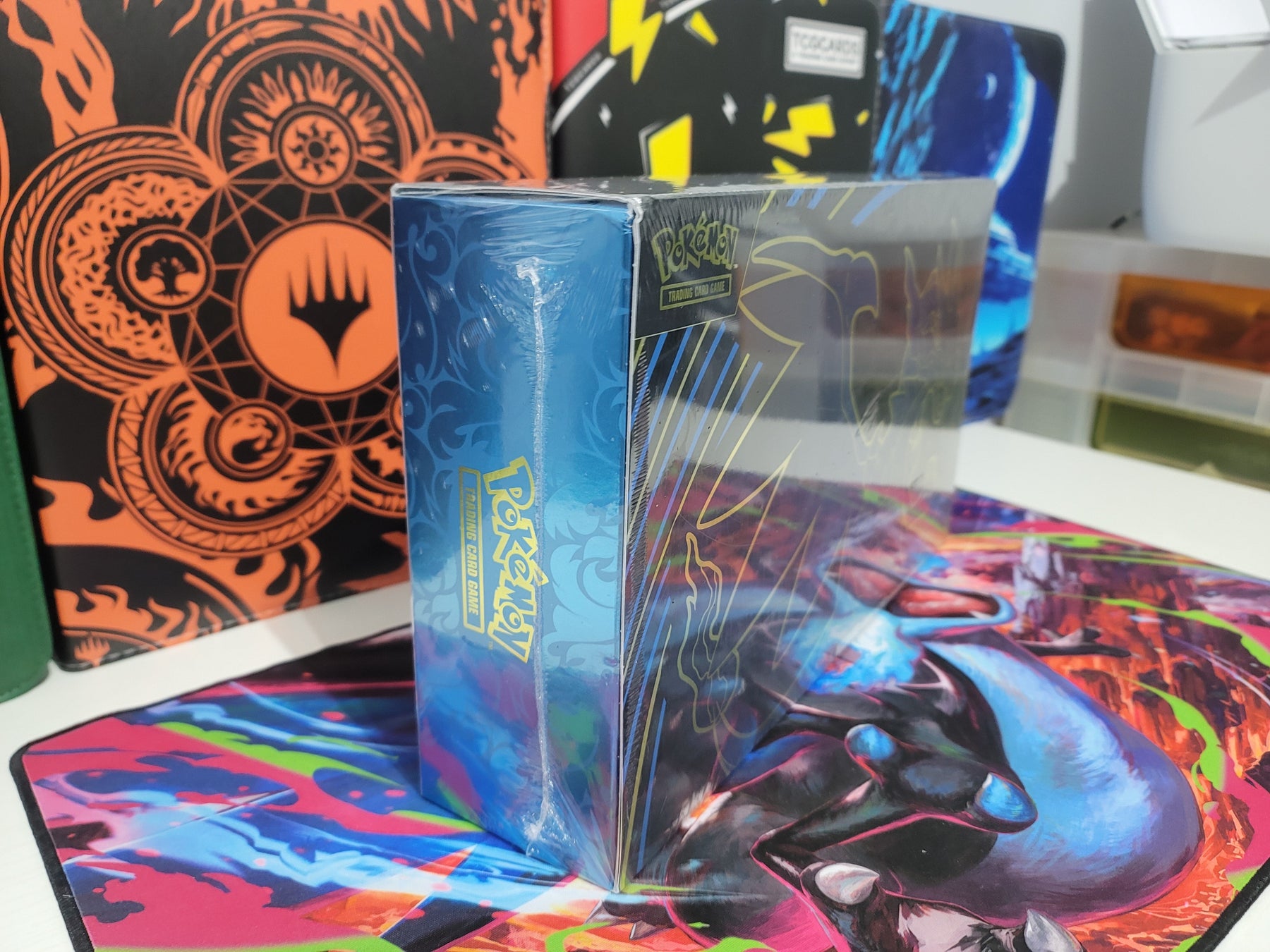 Pokémon TCG: Charizard X EX Ultra-Premium Collection